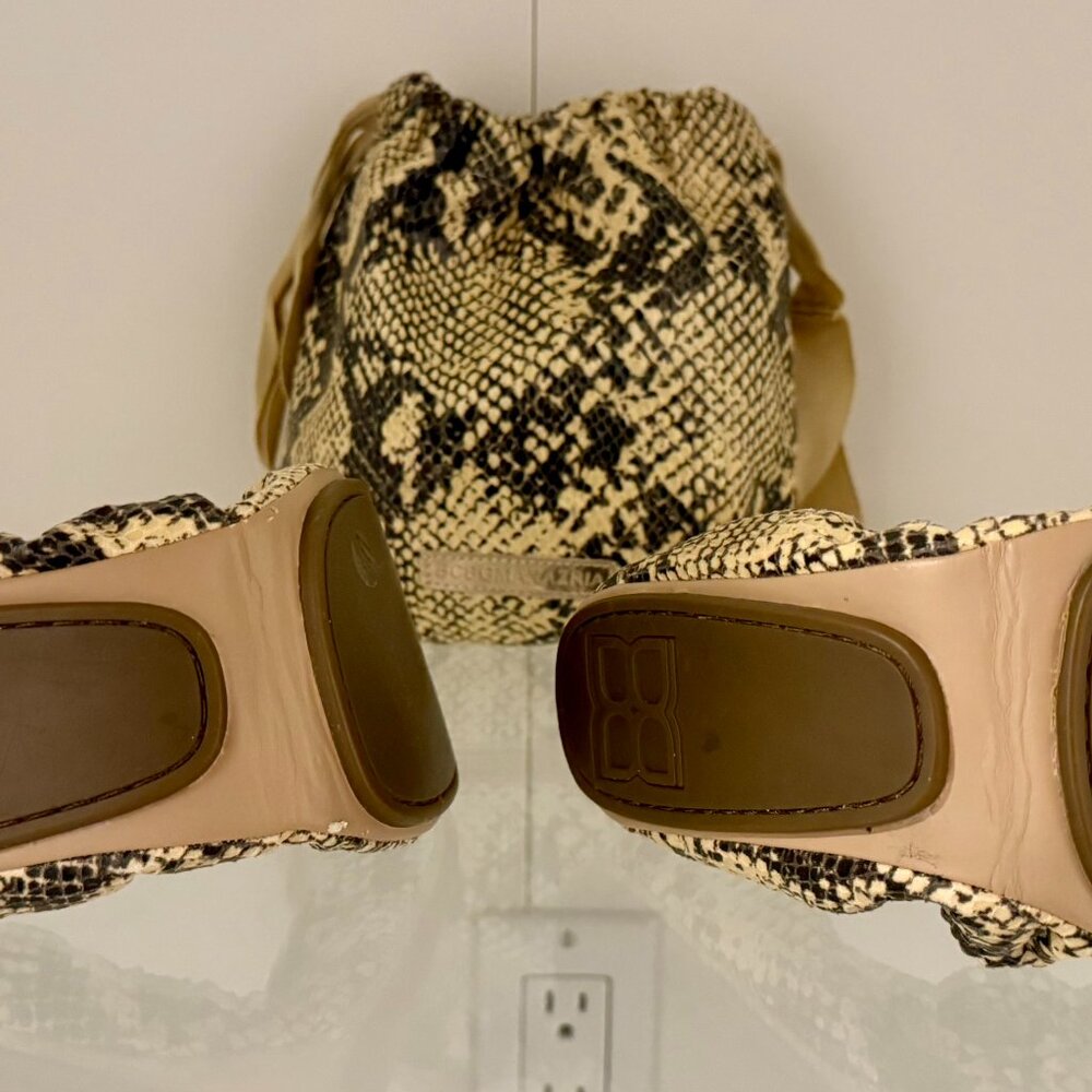 Travel shoes snakeskin print